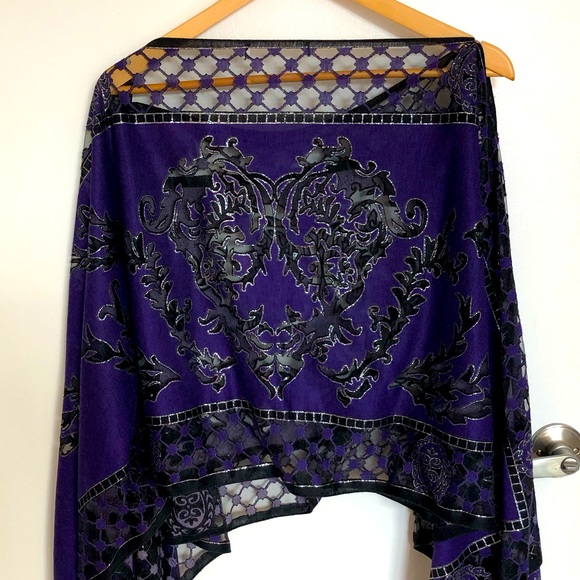 Beautiful shawl from Vegas wore twice in perfect condition! - Picture 1 of 4